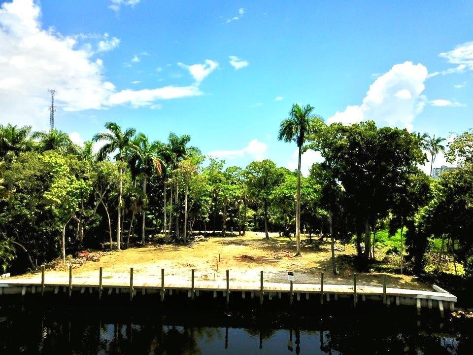 SAILBOAT BEND - Land