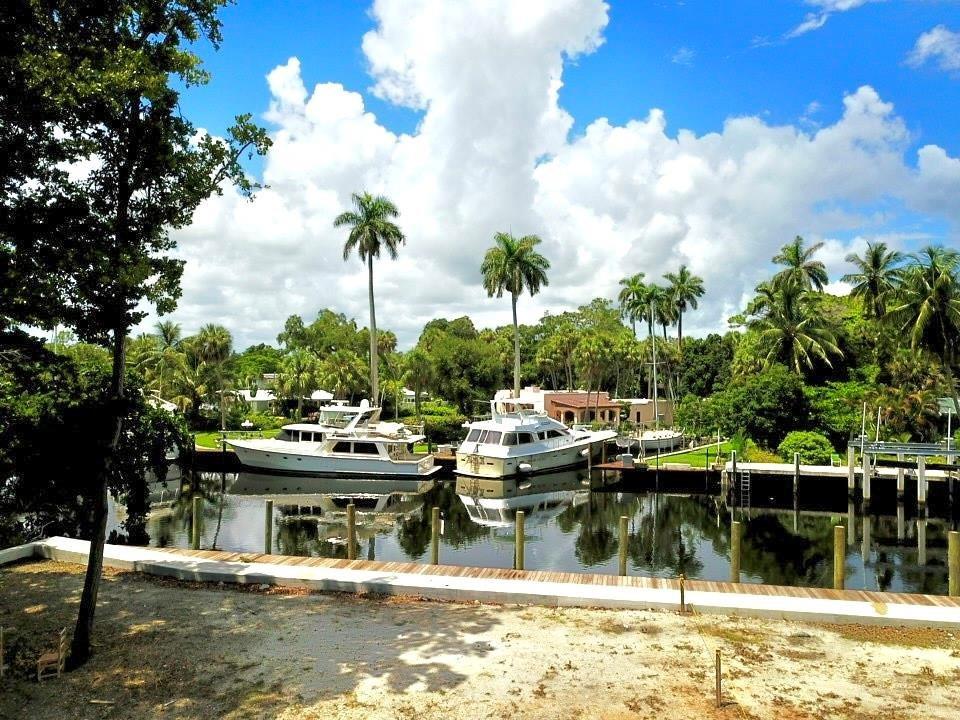 SAILBOAT BEND - Land