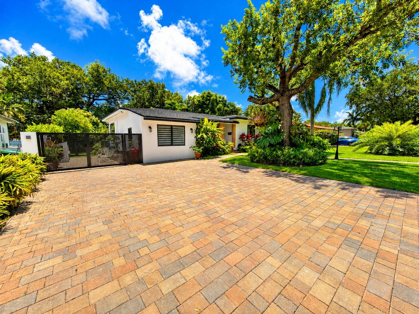 BISCAYNE GARDENS SEC H PART 4 - Residential