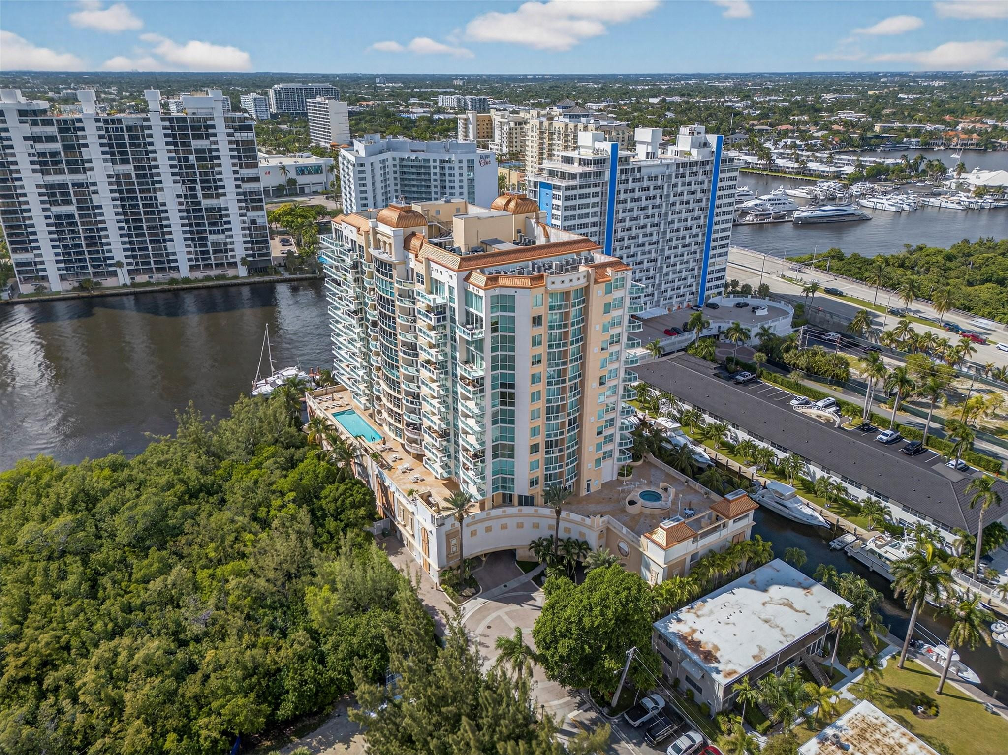 2845 NE 9th Street 806