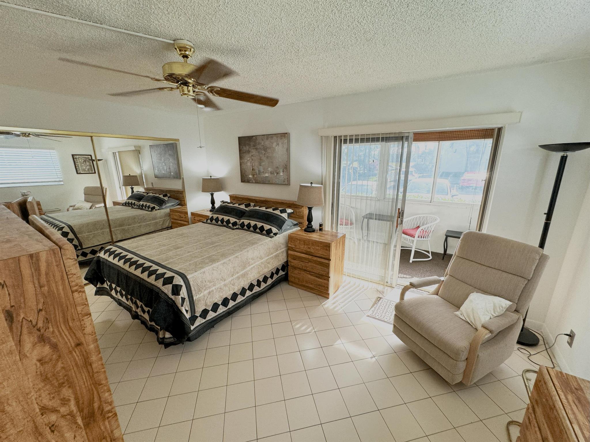 This is a seasonal rental in the Kings Point Golf & Country Club. Rate: $2400/month (min. 4 months)HIGHLY DESIRABLE 1st floor Kings Point Condo in the Piedmont community. Enjoy true south Florida resort-style living! Amenities include tennis, 8 pools, 2 golf courses, 3 clubhouses, 2 restaurants, over 50 clubs, a 1200 seat theatre, complimentary shuttle service, and more. Come see what Kings Point is all about.