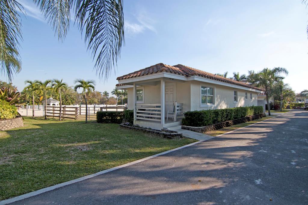 SADDLE TRAIL PARK OF WELLINGTON - Residential