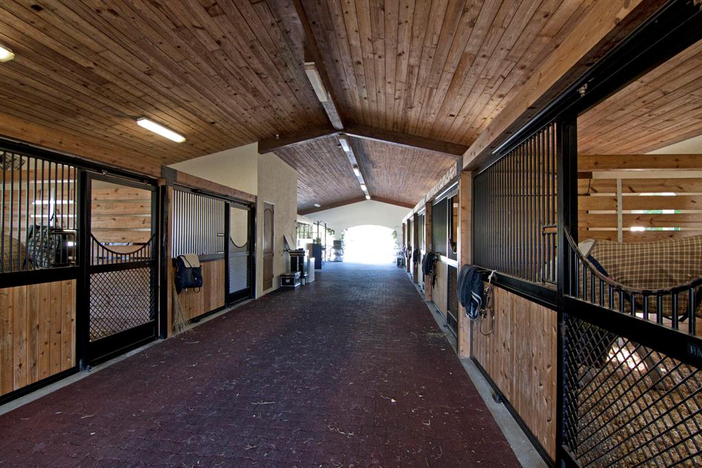 SADDLE TRAIL PARK OF WELLINGTON - Residential