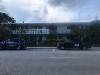 Beautiful building located east downtown, walk to downtown, parks and the beach