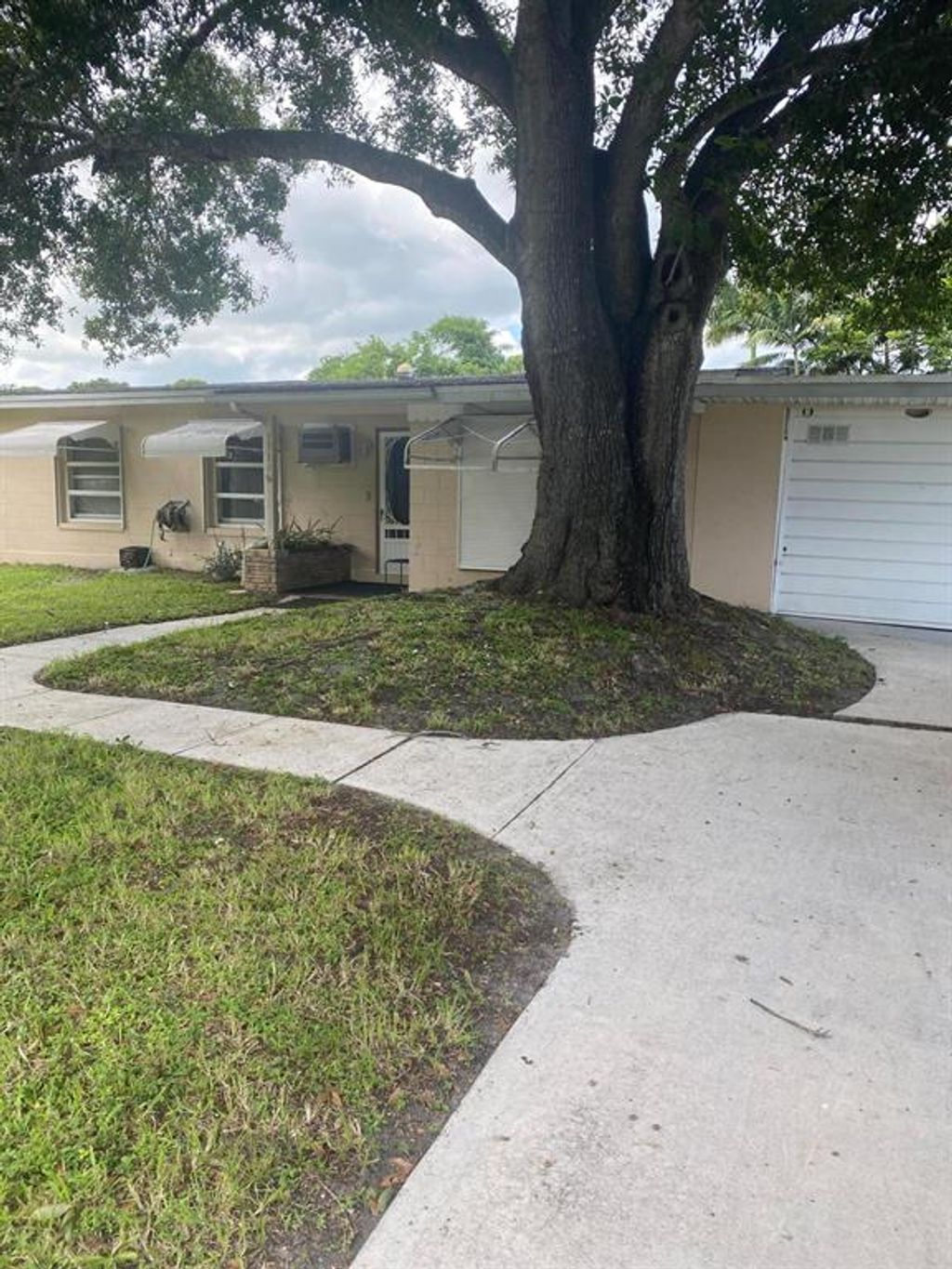 Photo of 1714 Linwood Avenue, Fort Pierce, FL 34982 (MLS # R10734617)