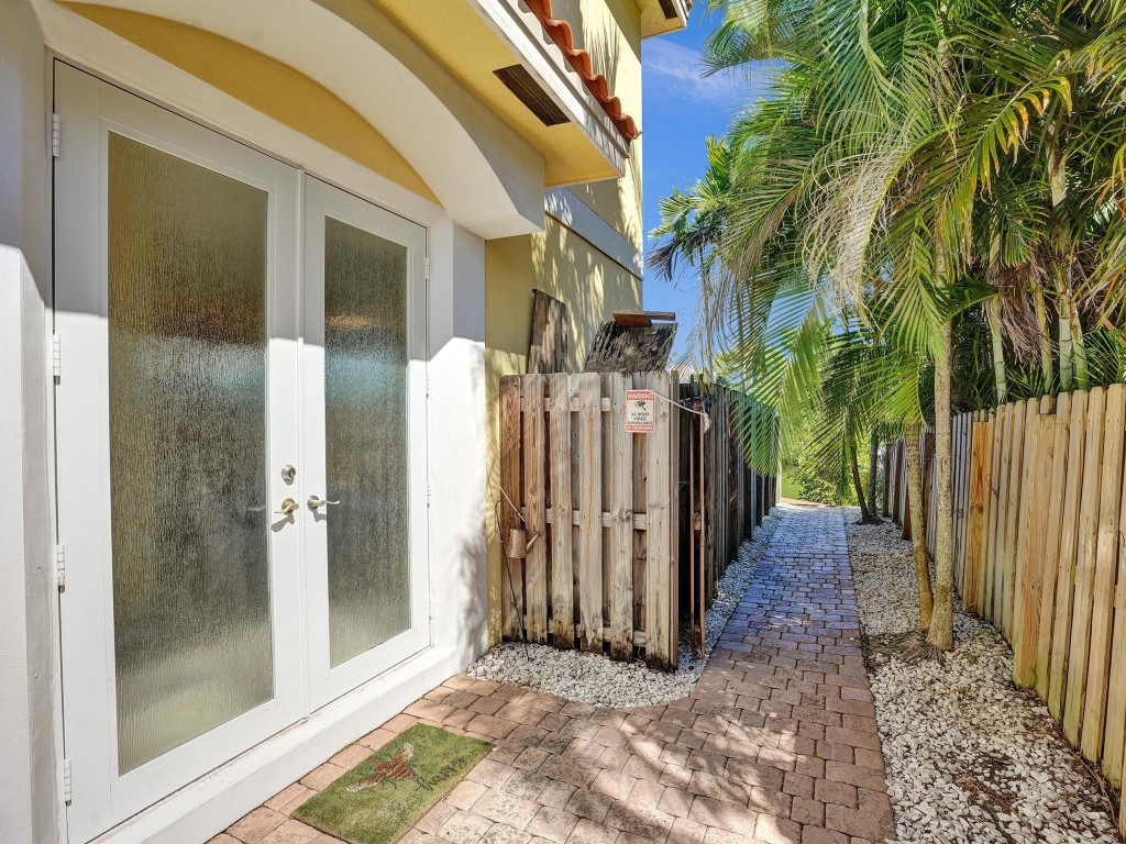 VILLA LAGUNA - Residential