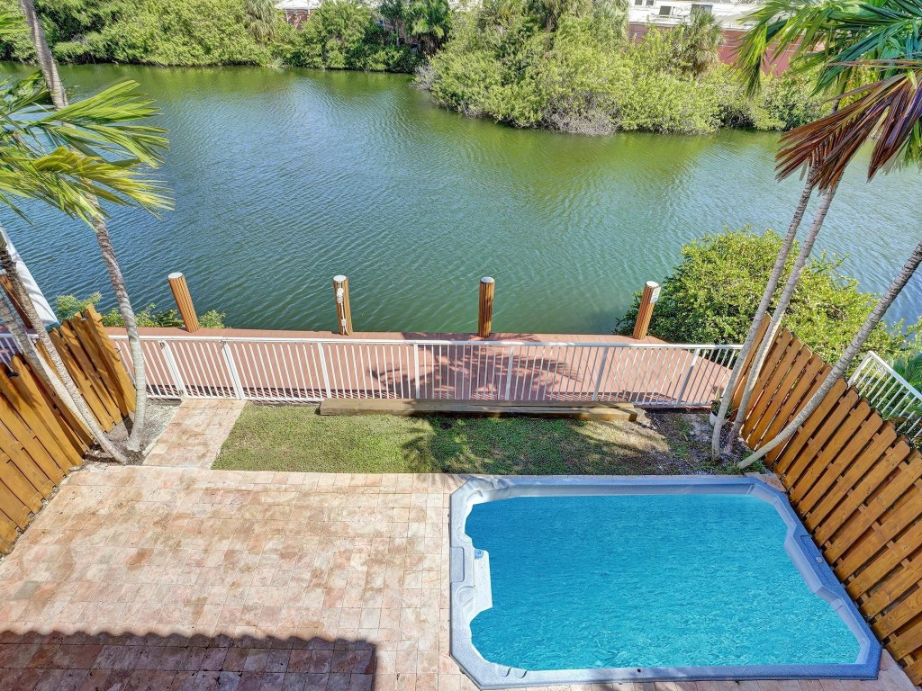 VILLA LAGUNA - Residential