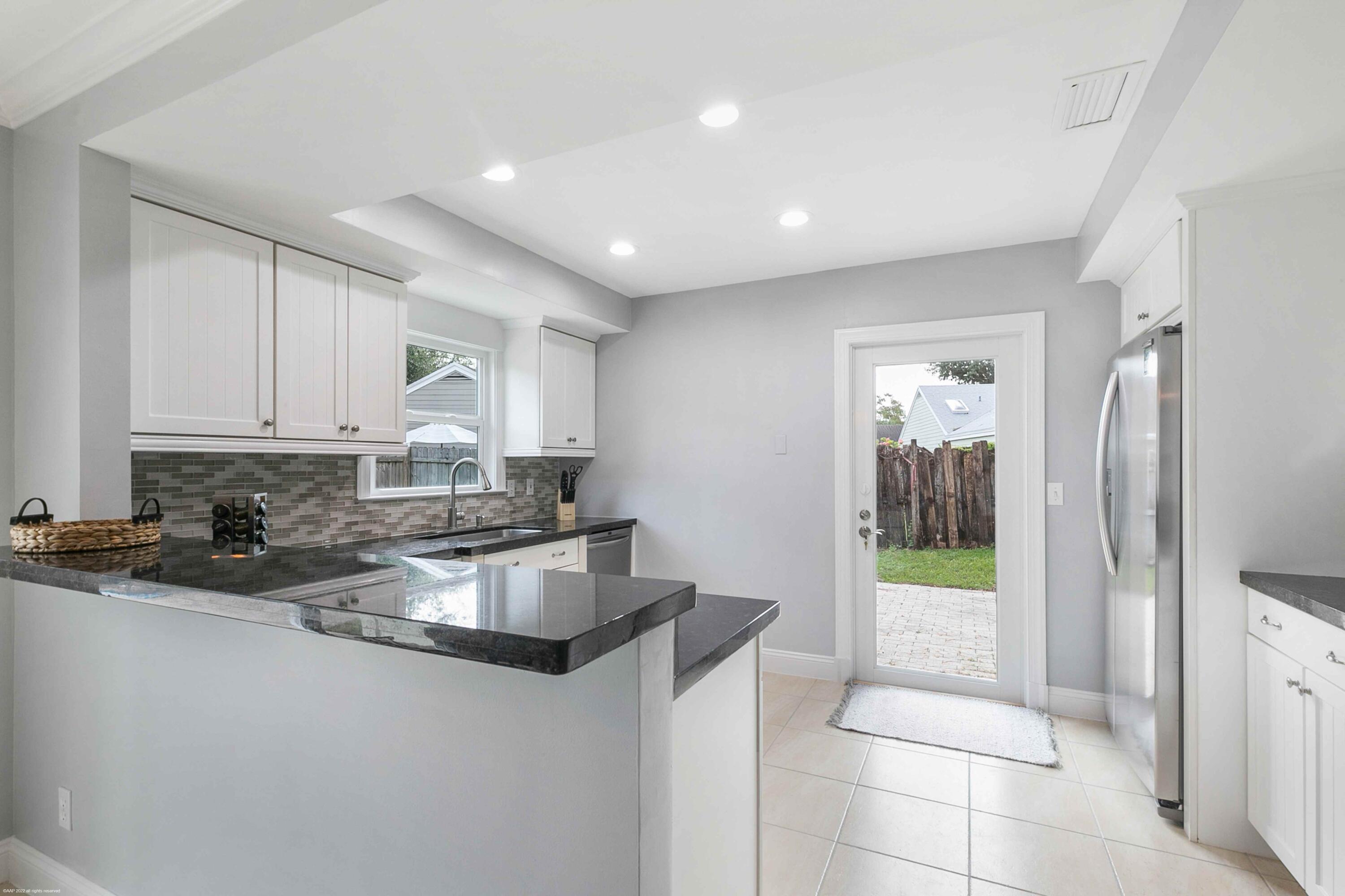 TREE TOPS OF WELLINGTON - Residential Lease