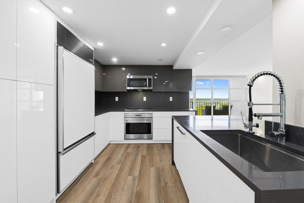 Photo of 600 Parkview Drive #1029, Hallandale Beach, FL 33009 (MLS # B26023598)