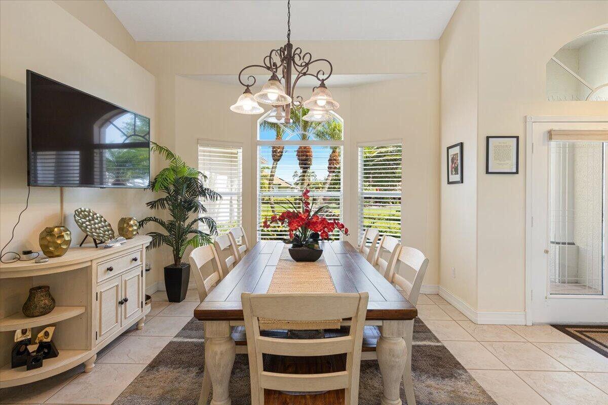 212 SW Whitewood Drive