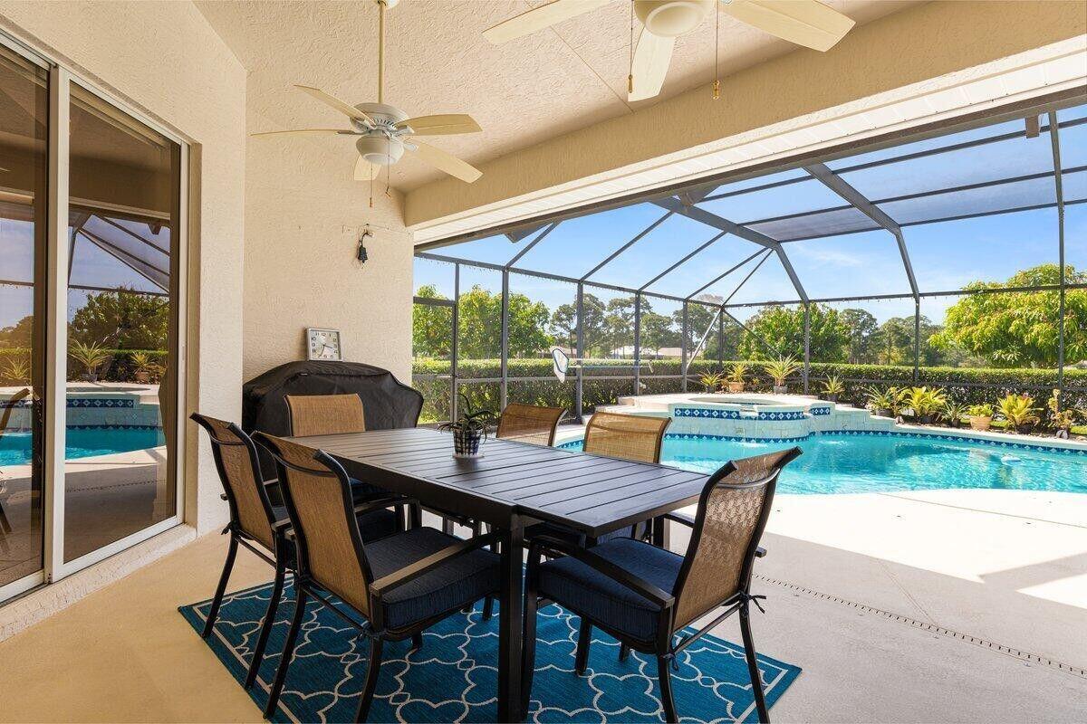 212 SW Whitewood Drive