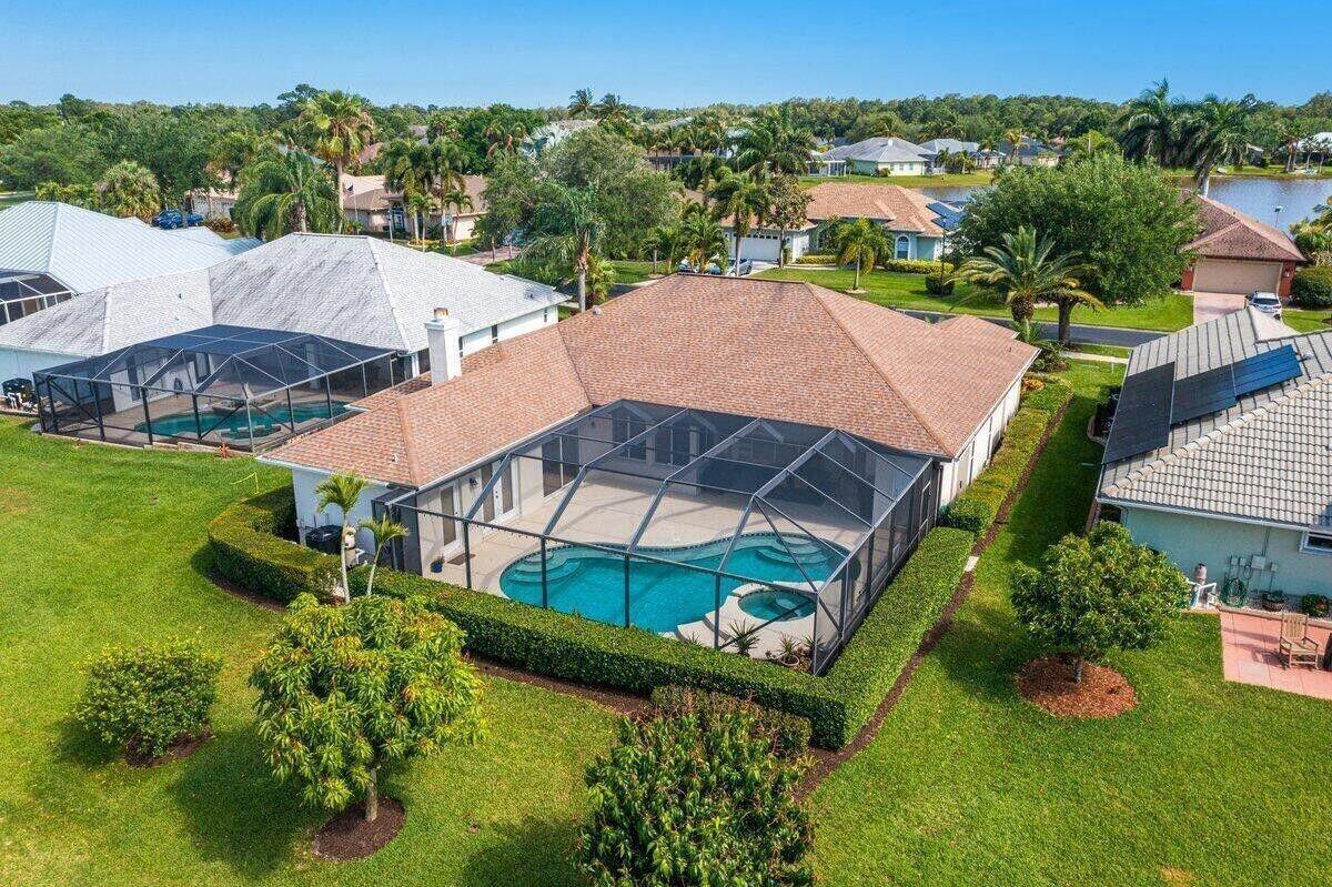 212 SW Whitewood Drive