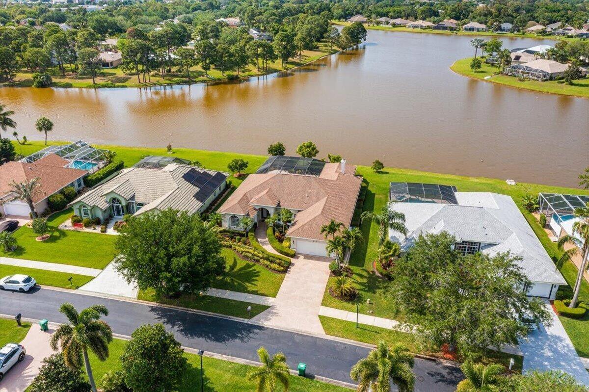 212 SW Whitewood Drive