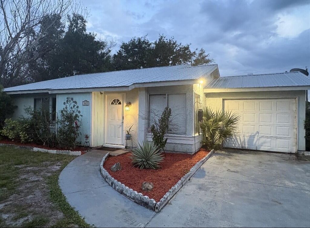 Photo of 1055 23rd Place SW, Vero Beach, FL 32962 (MLS # B26023054)