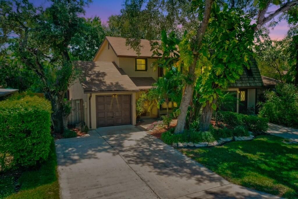 Photo of 1088 Raintree Drive, Palm Beach Gardens, FL 33410 (MLS # R10718456)