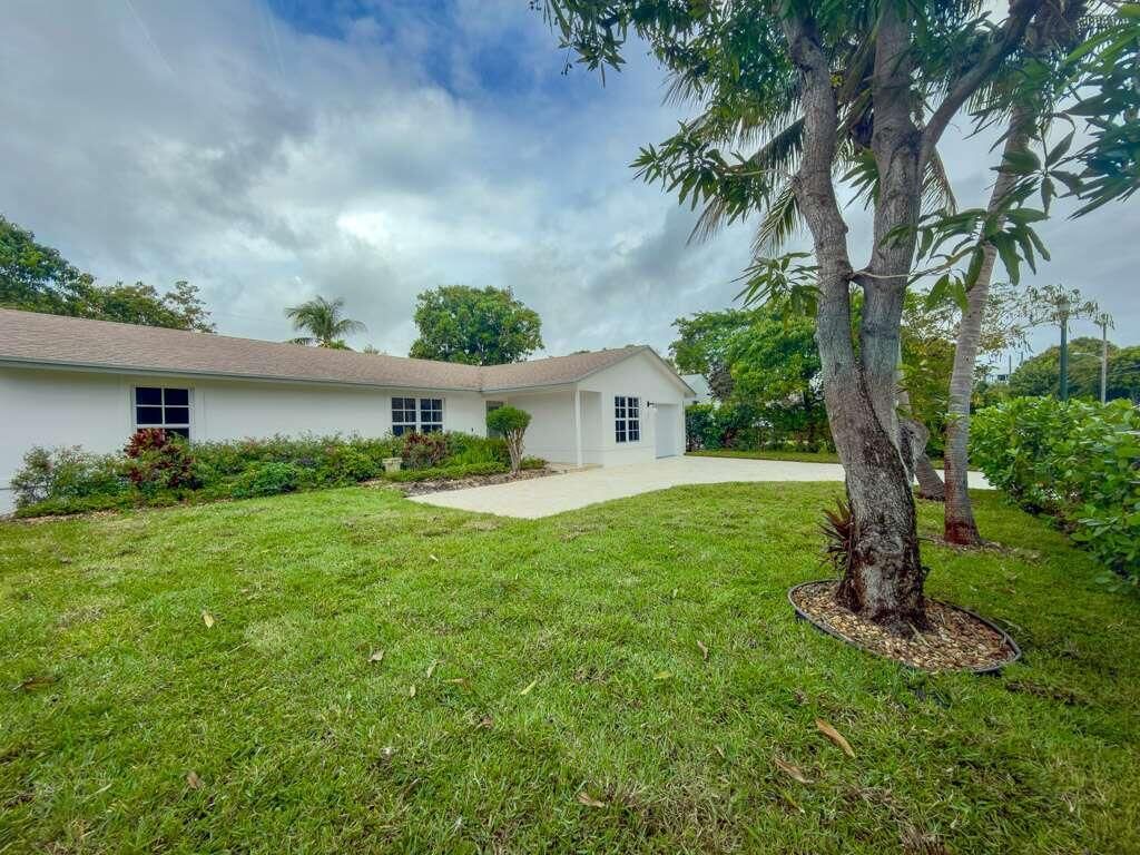 Photo of 236 SE 3rd Avenue, Delray Beach, FL 33483 (MLS # B26018328)