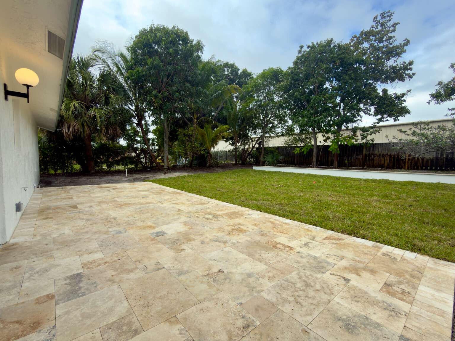 236 SE 3rd Avenue