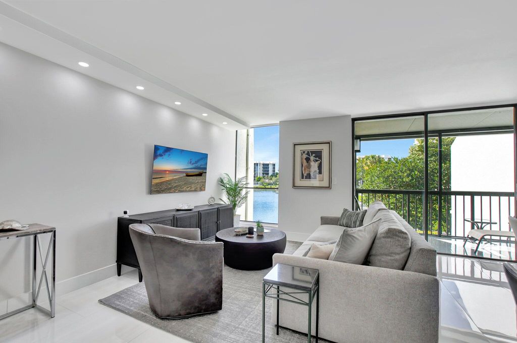 Photo of 2005 Bridgewood Drive, Boca Raton, FL 33434 (MLS # R11052095)