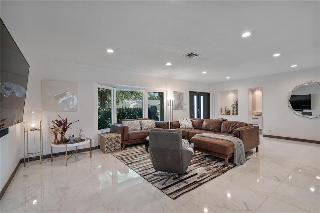 Country Club Isles 42-40 - Residential