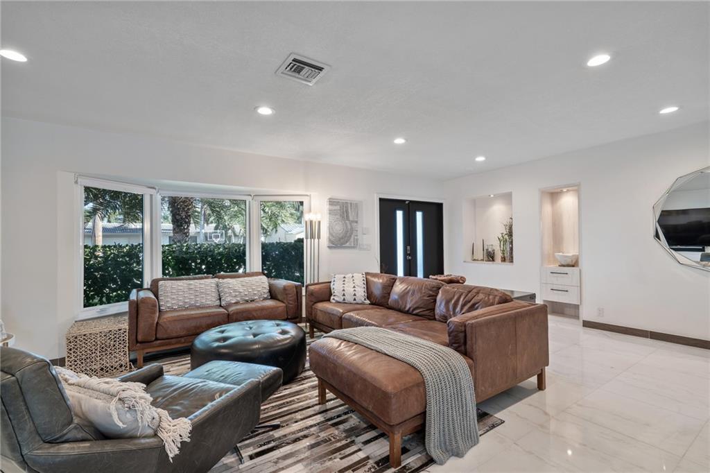 Country Club Isles 42-40 - Residential