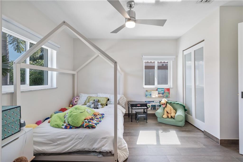 Country Club Isles 42-40 - Residential