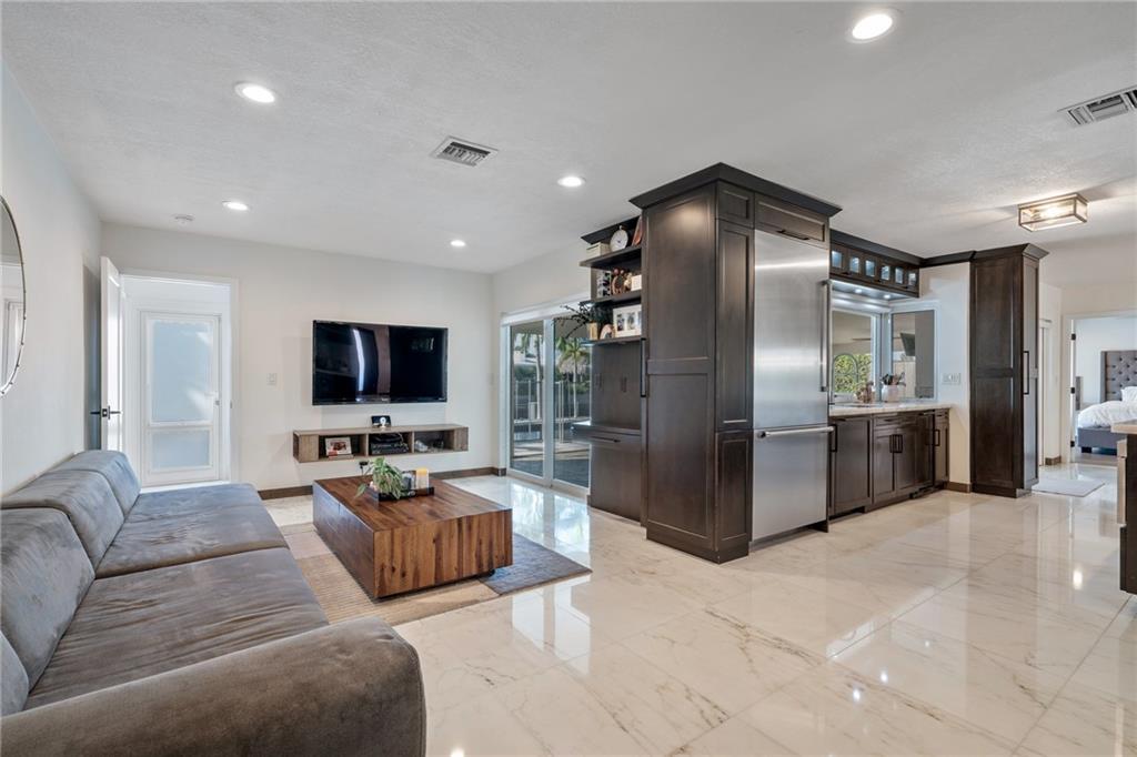 Country Club Isles 42-40 - Residential