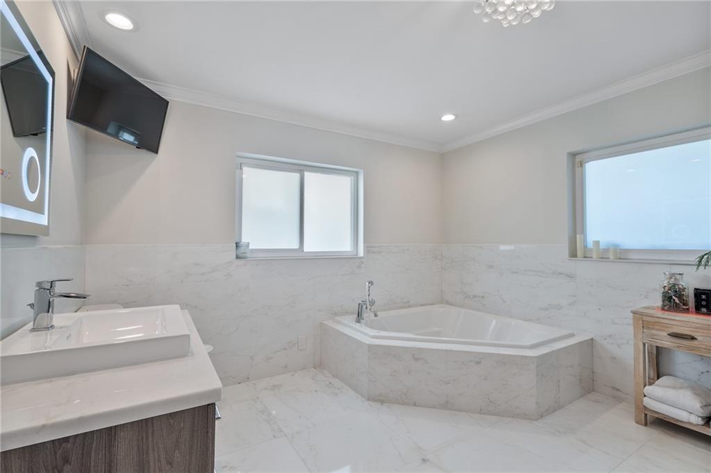 Country Club Isles 42-40 - Residential