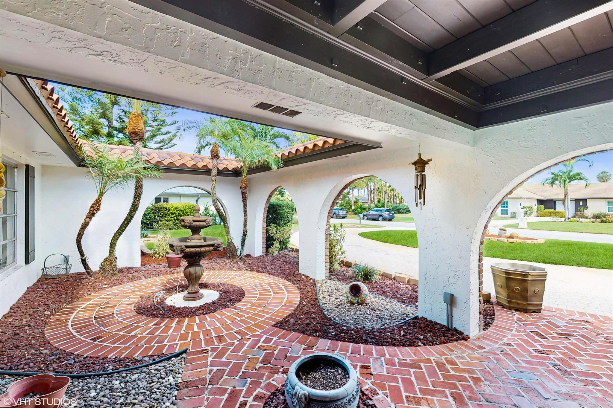 492 S Country Club Drive