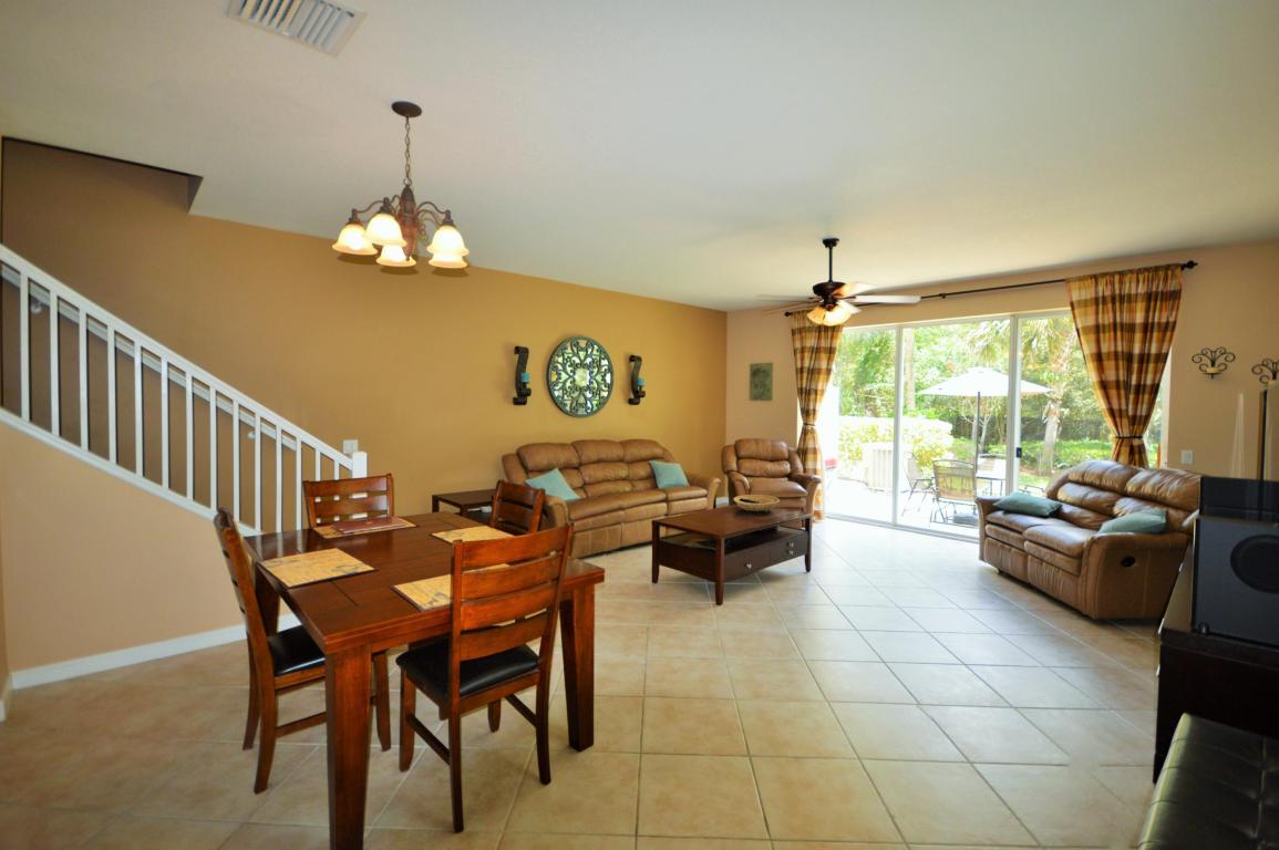 PINEWOOD LAKE - Residential