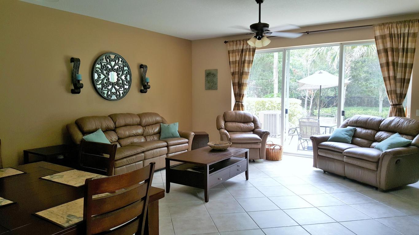 PINEWOOD LAKE - Residential