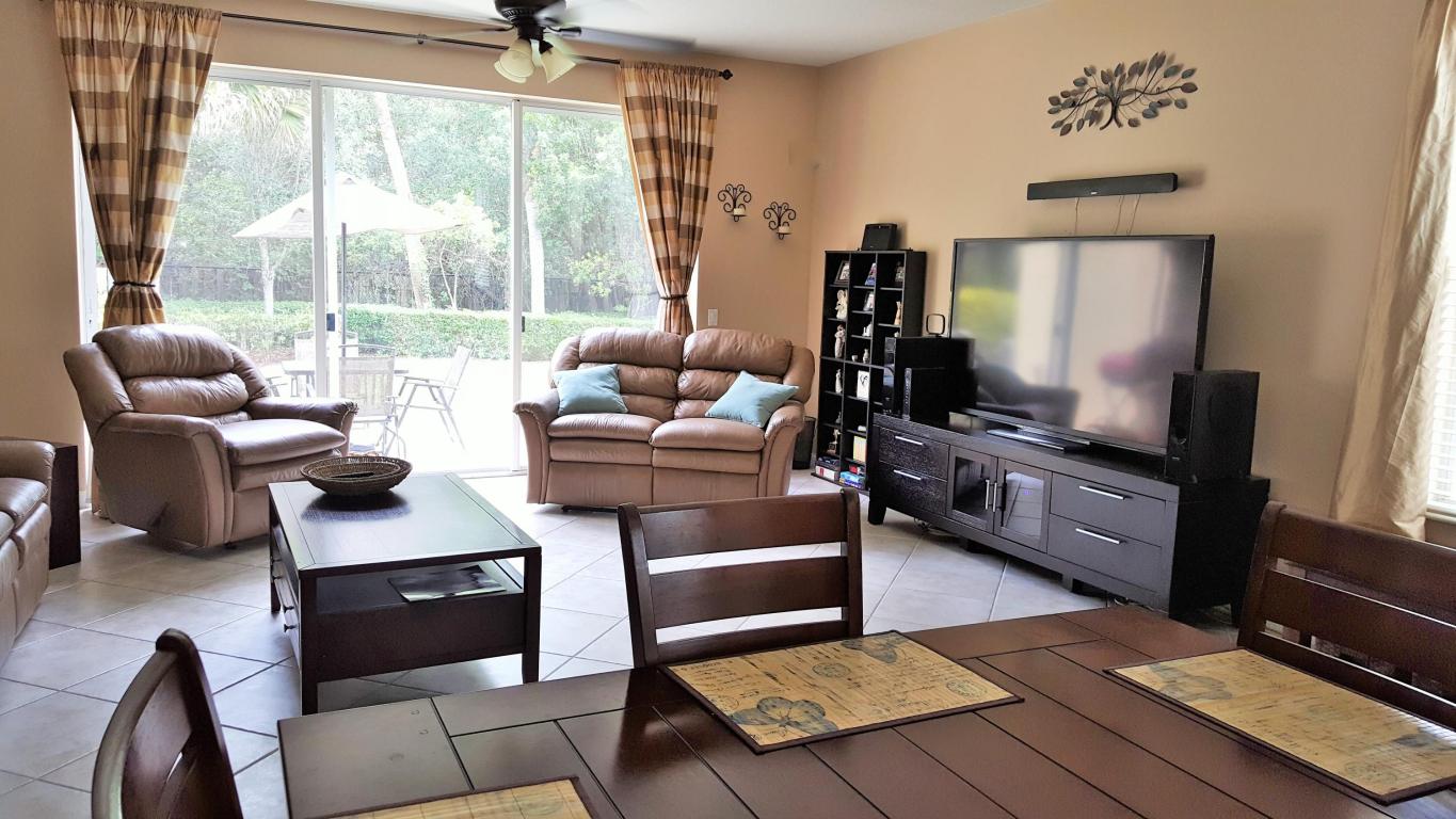 PINEWOOD LAKE - Residential