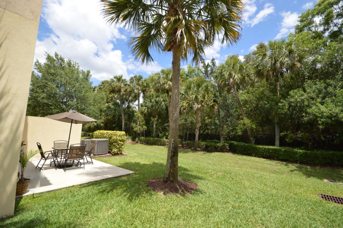 PINEWOOD LAKE - Residential