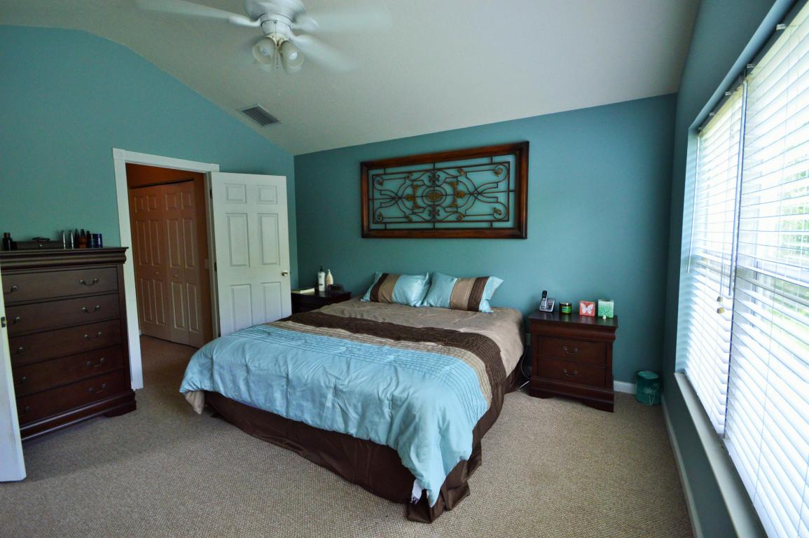 PINEWOOD LAKE - Residential