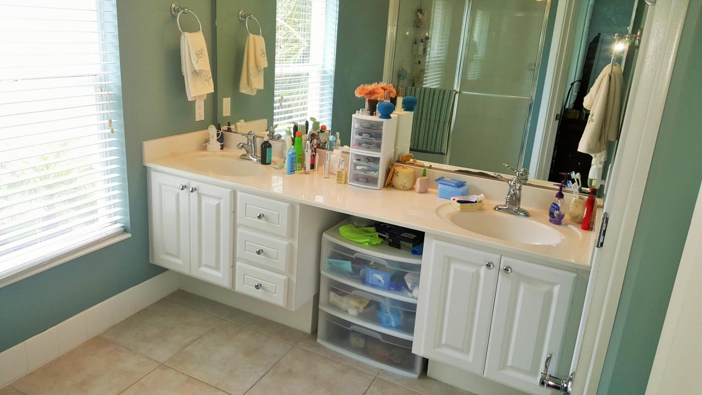 PINEWOOD LAKE - Residential