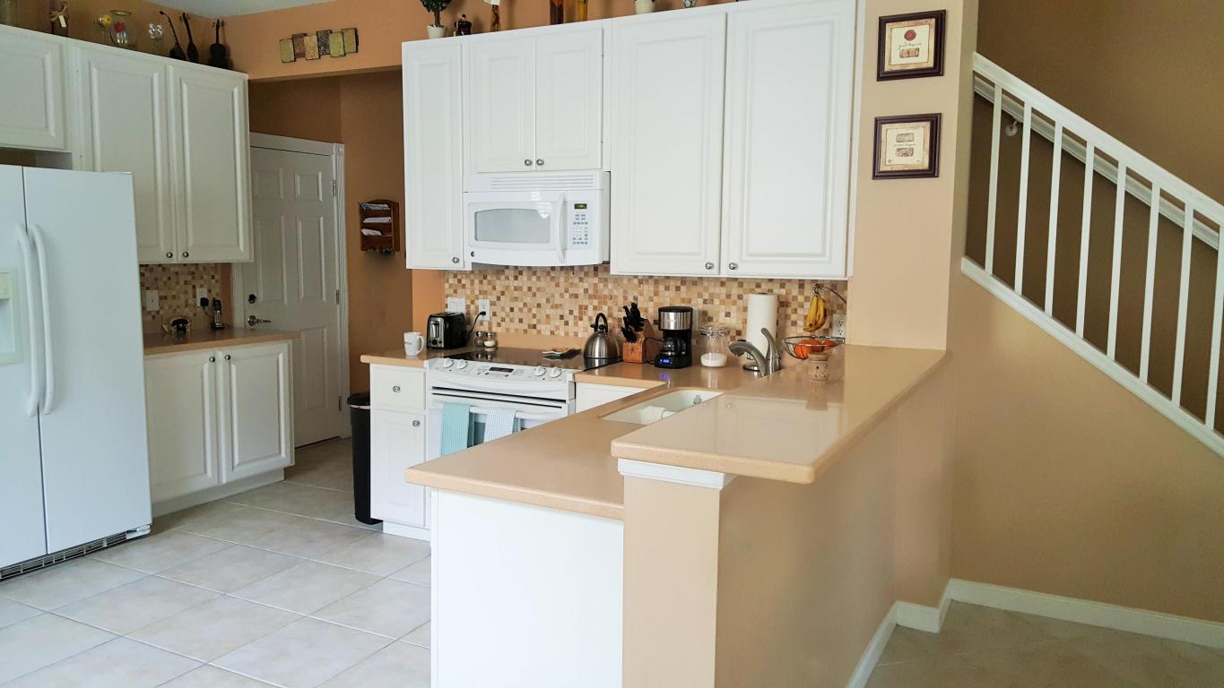 PINEWOOD LAKE - Residential