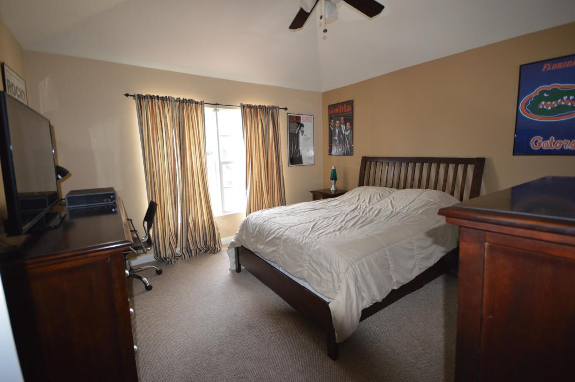 PINEWOOD LAKE - Residential