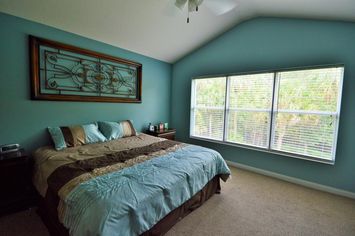 PINEWOOD LAKE - Residential