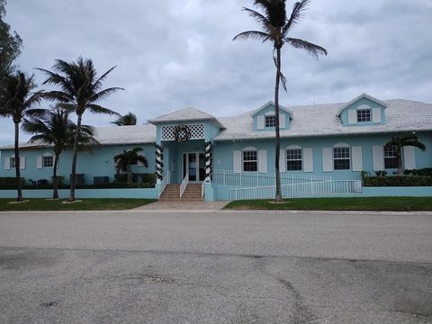 A home in Briny Breezes