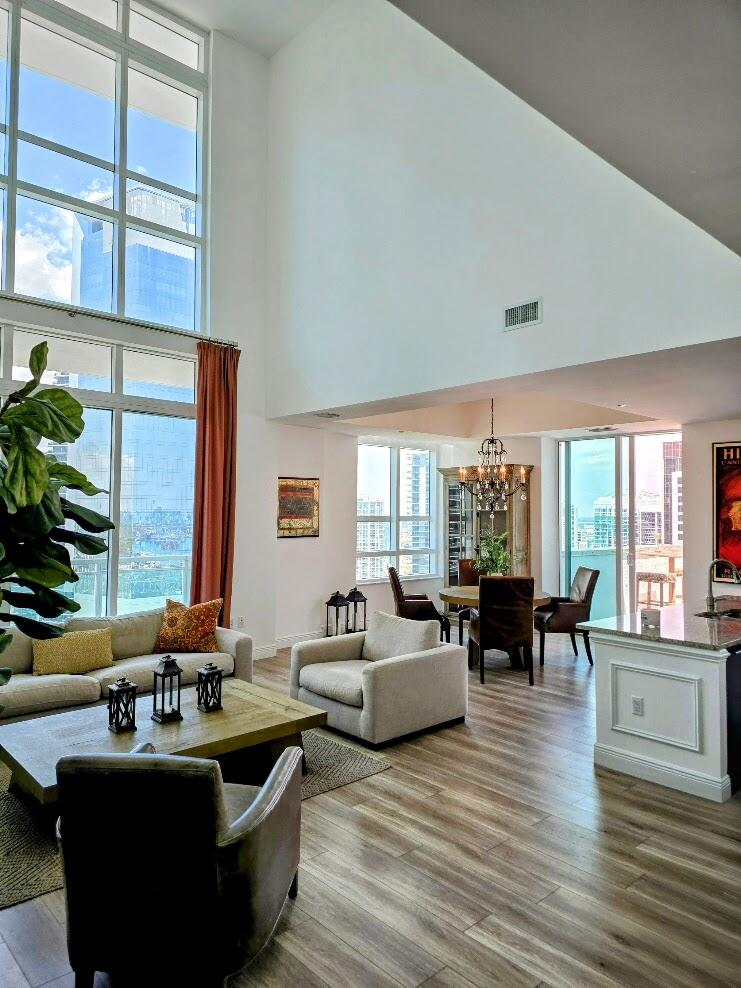 THE PLAZA 901 BRICKELL CO - Residential