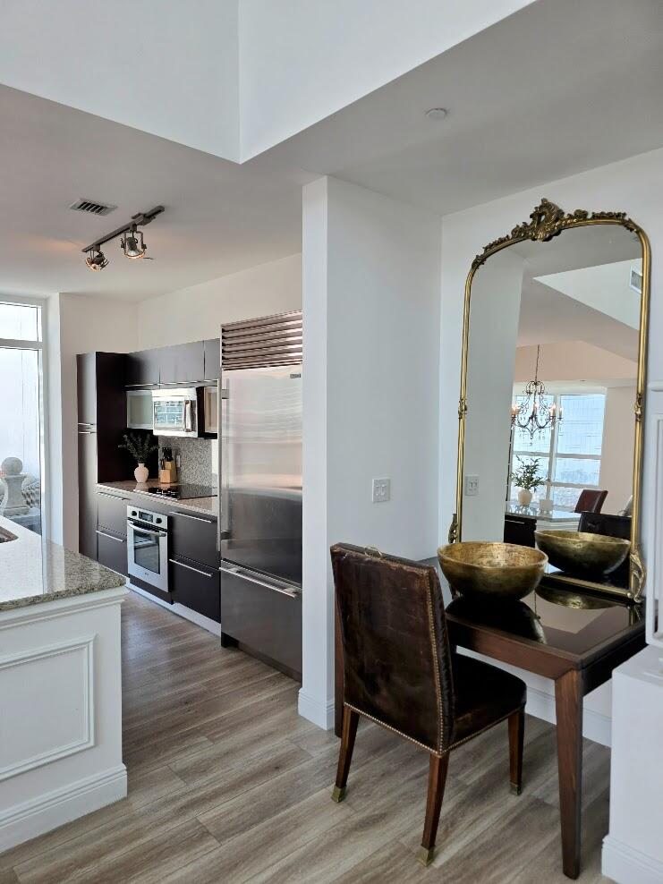 THE PLAZA 901 BRICKELL CO - Residential