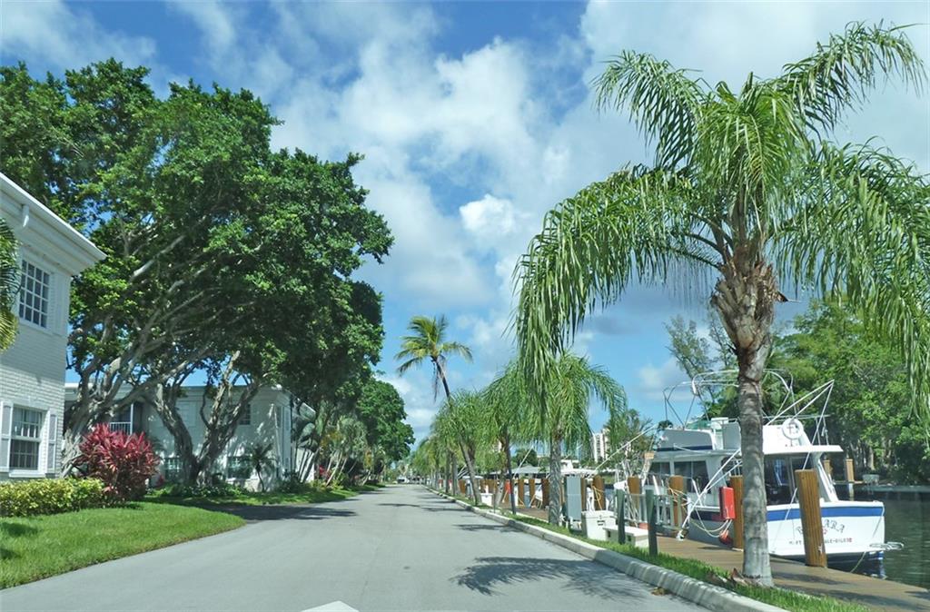Bay Colony Club - Residential