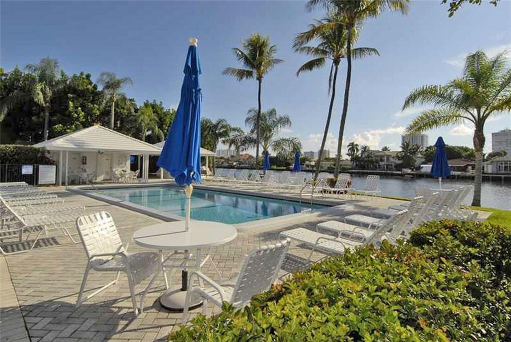 Bay Colony Club - Residential