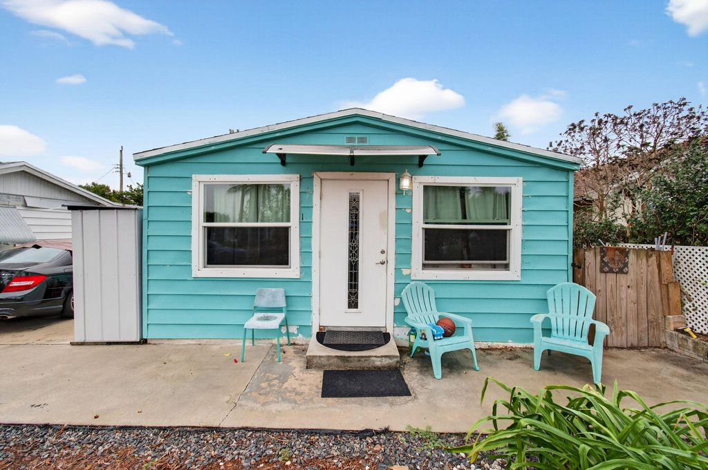 Photo of 1071 Peak Road, Lake Worth, FL 33462 (MLS # B26004330)