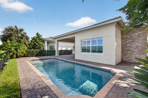 Photo of 9941 Regency Way, Palm Beach Gardens, FL 33412 (MLS # B26035305)