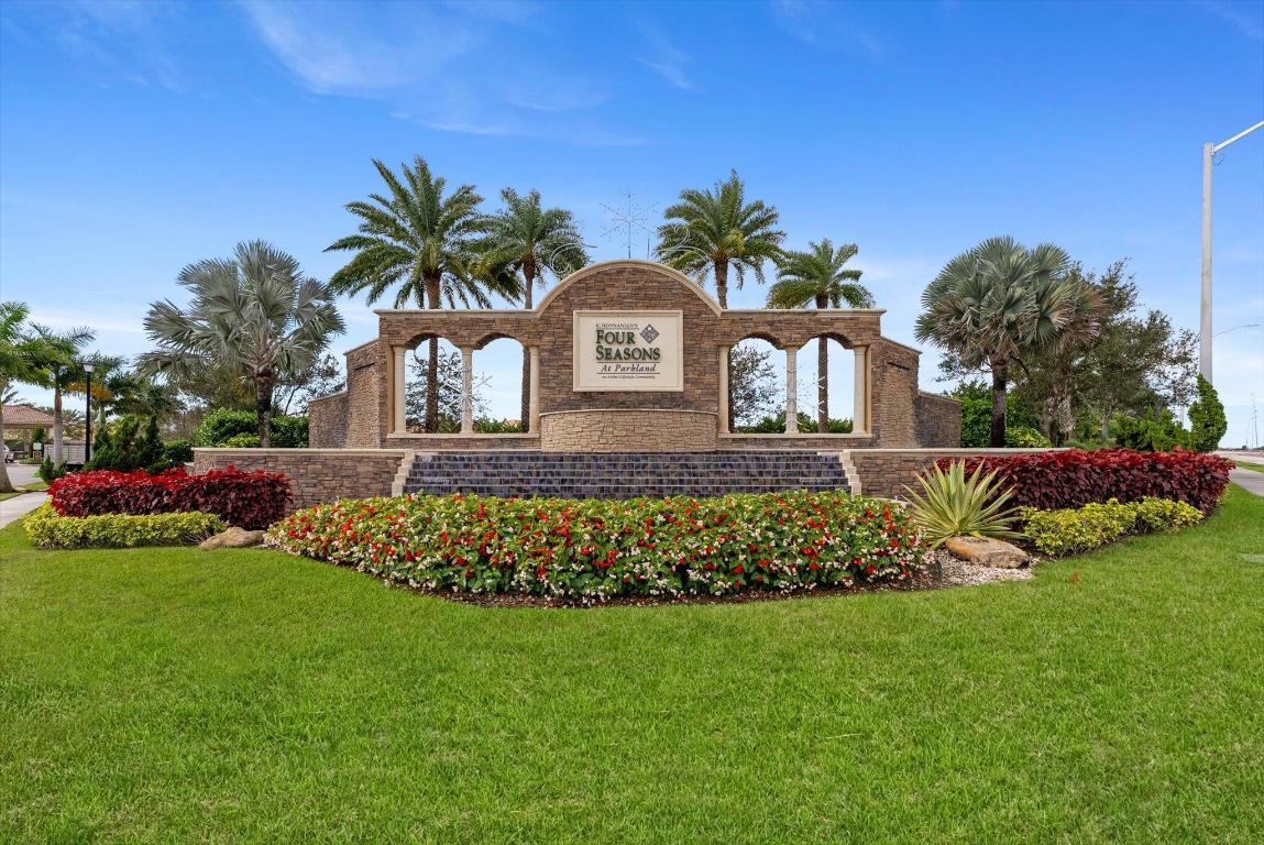 PARKLAND ROYALE - Residential