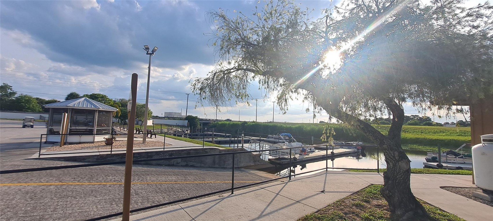 Ancient Oaks R V Residenc - Residential