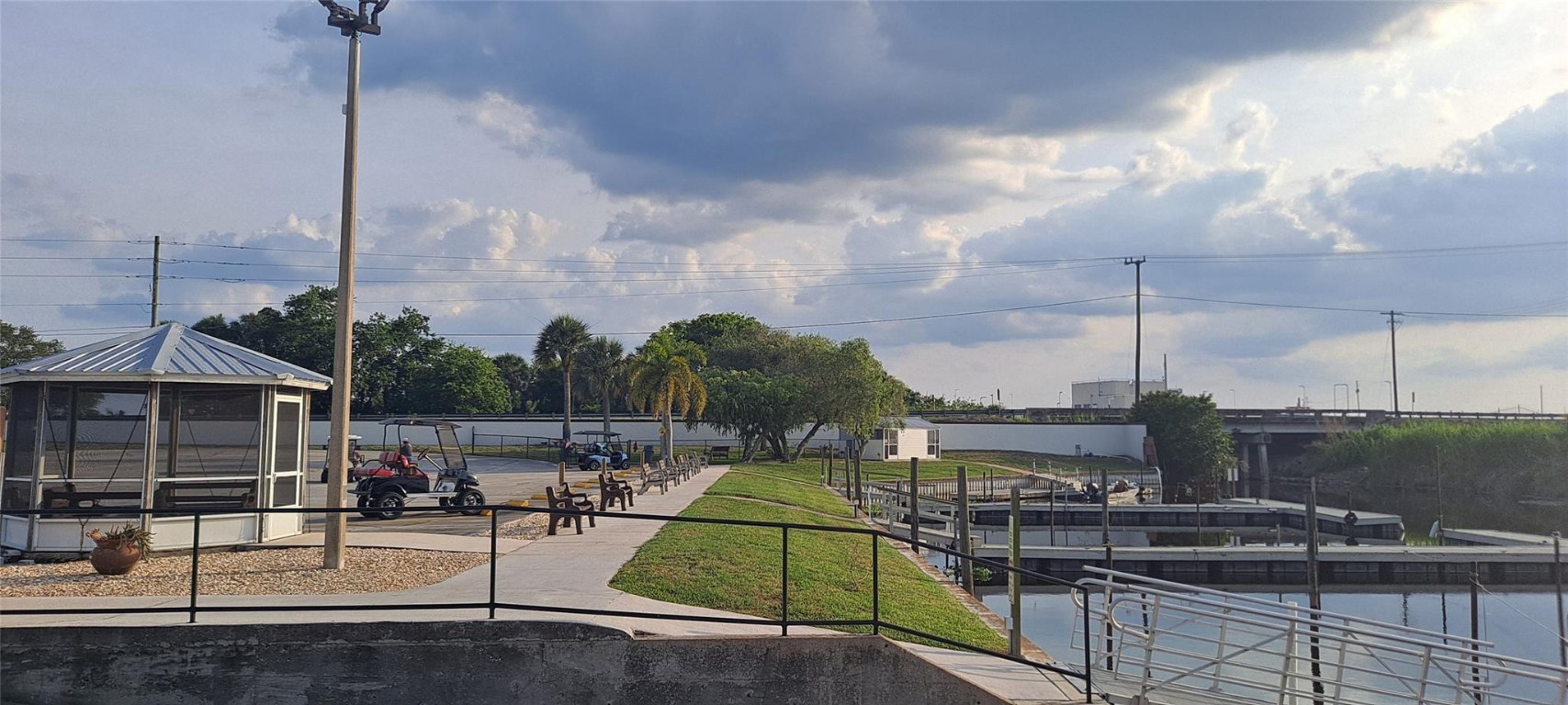 Ancient Oaks R V Residenc - Residential