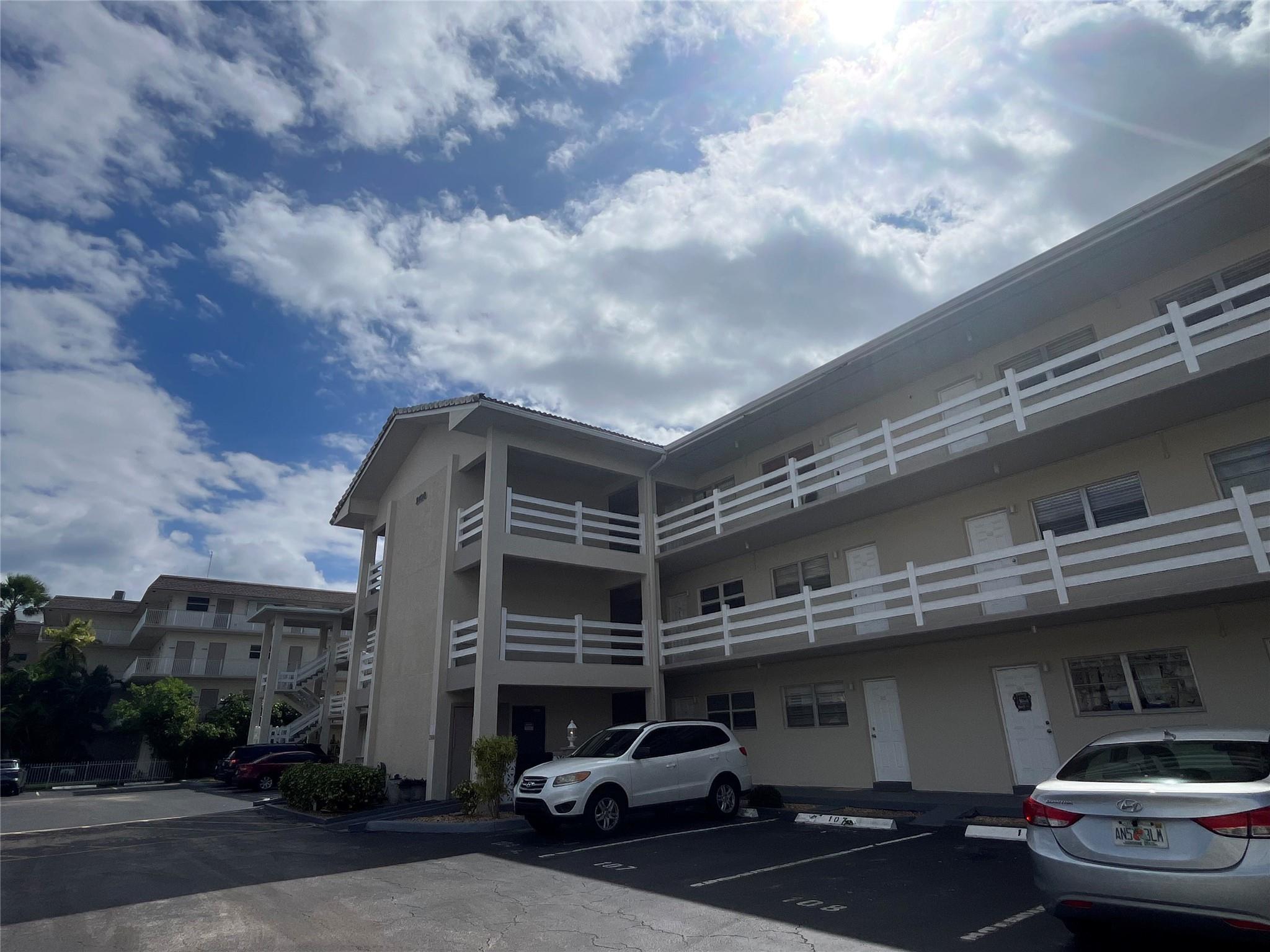 VACATION ...VACATION...VACATION...PACK YOUR BAGS AND STAY AT THIS UPGRADED 1 BEDROOM FURNISHED CONDO..SPECTACULAR VIEWS.. SEASONAL RENTAL ..BEST LOCATION IN SOUTH BROWARD WALK TO SHOPPING RESTAURANTS AND BEACH..BRAND NEW KITCHEN WITH STAINLESS APPLIANCES OPEN FLOOR PLAN VERY SPACIOUS UNIT..THIS DREAM VACATION CONDO AWAITS YOU ....