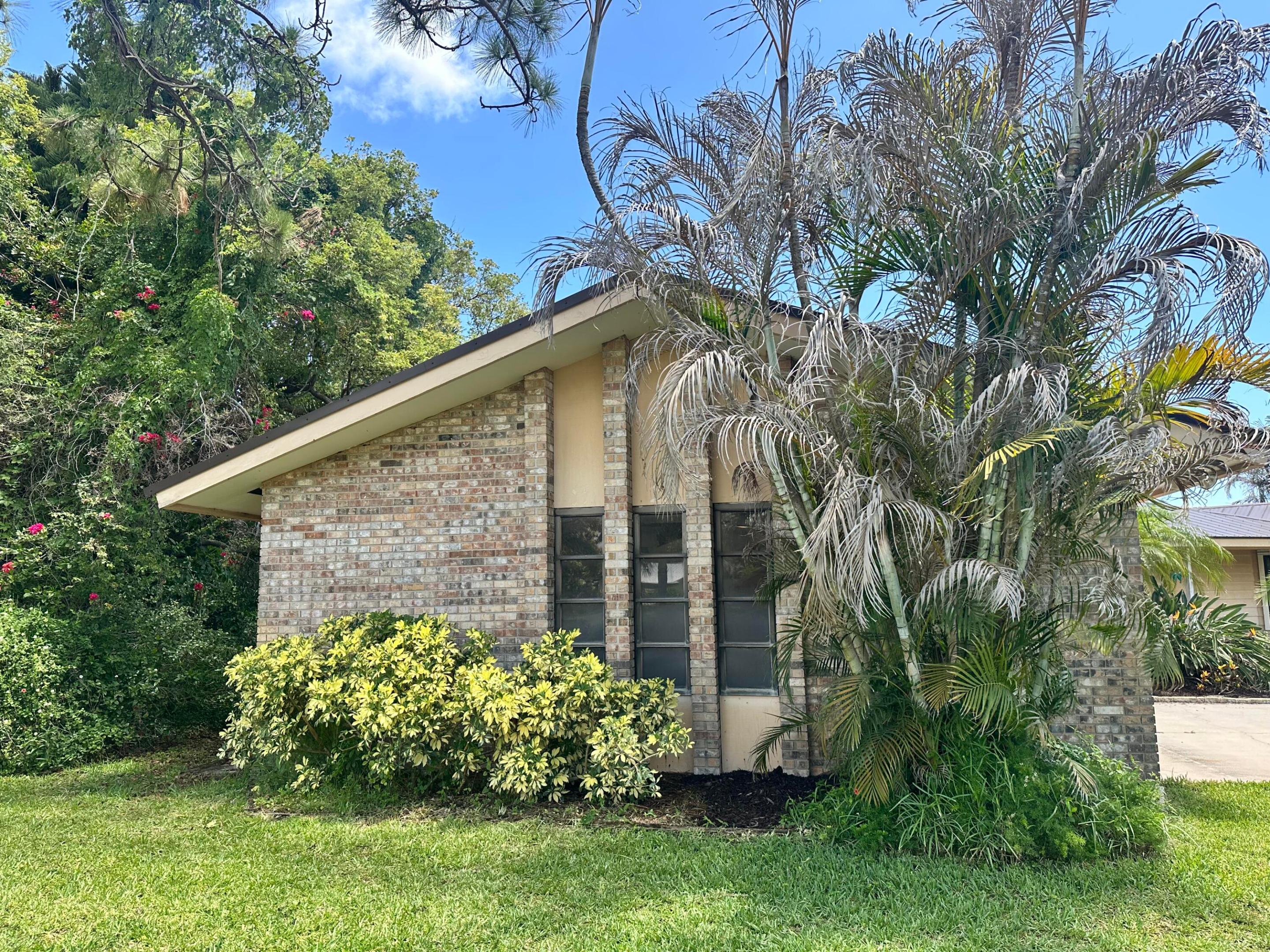 TOWN AND COUNTRY ESTATES - Residential