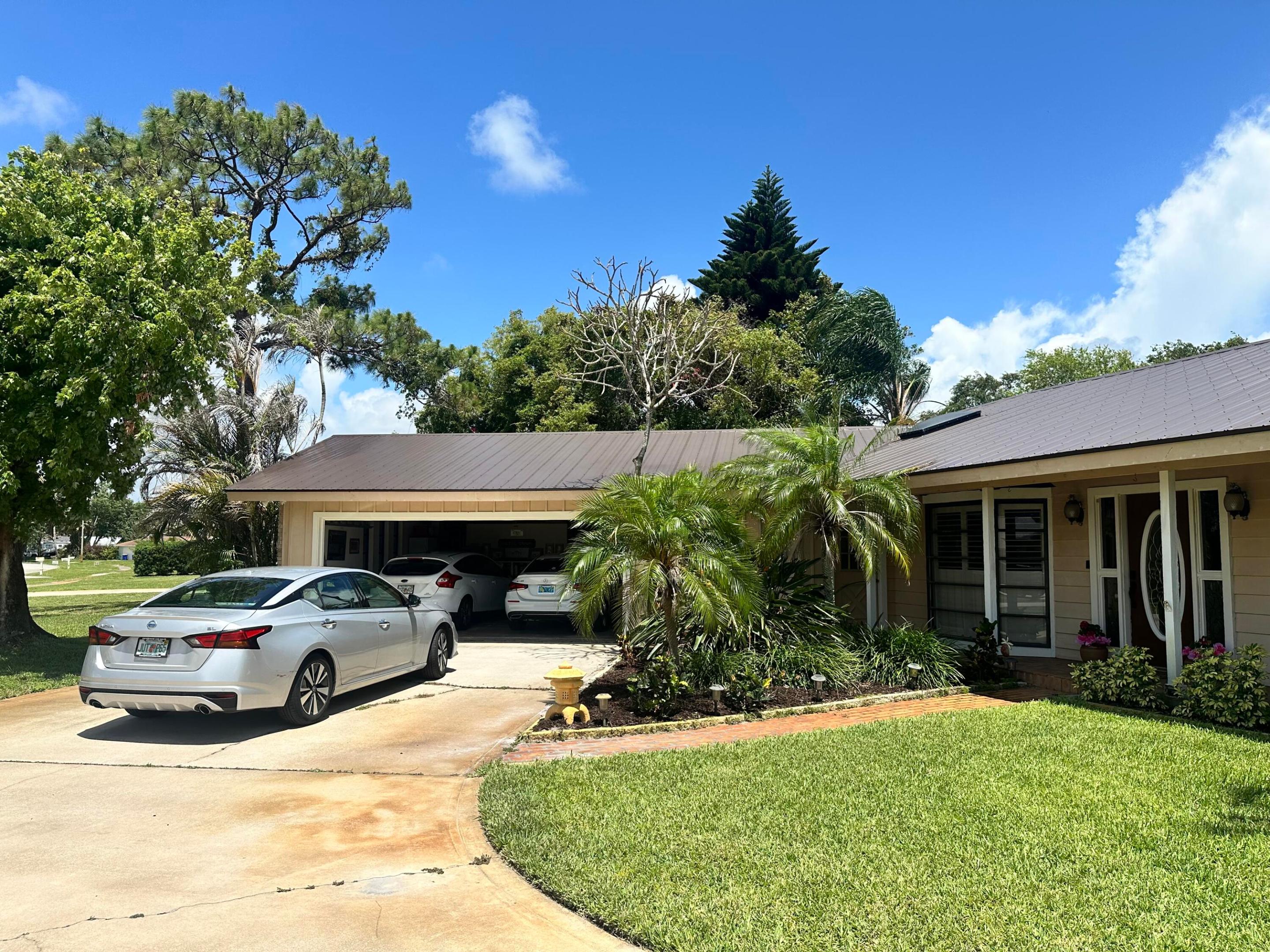 TOWN AND COUNTRY ESTATES - Residential